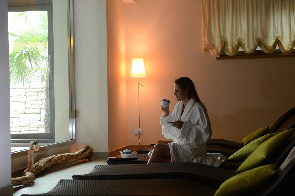 Hotel Ambassador Levico Terme Exterior photo