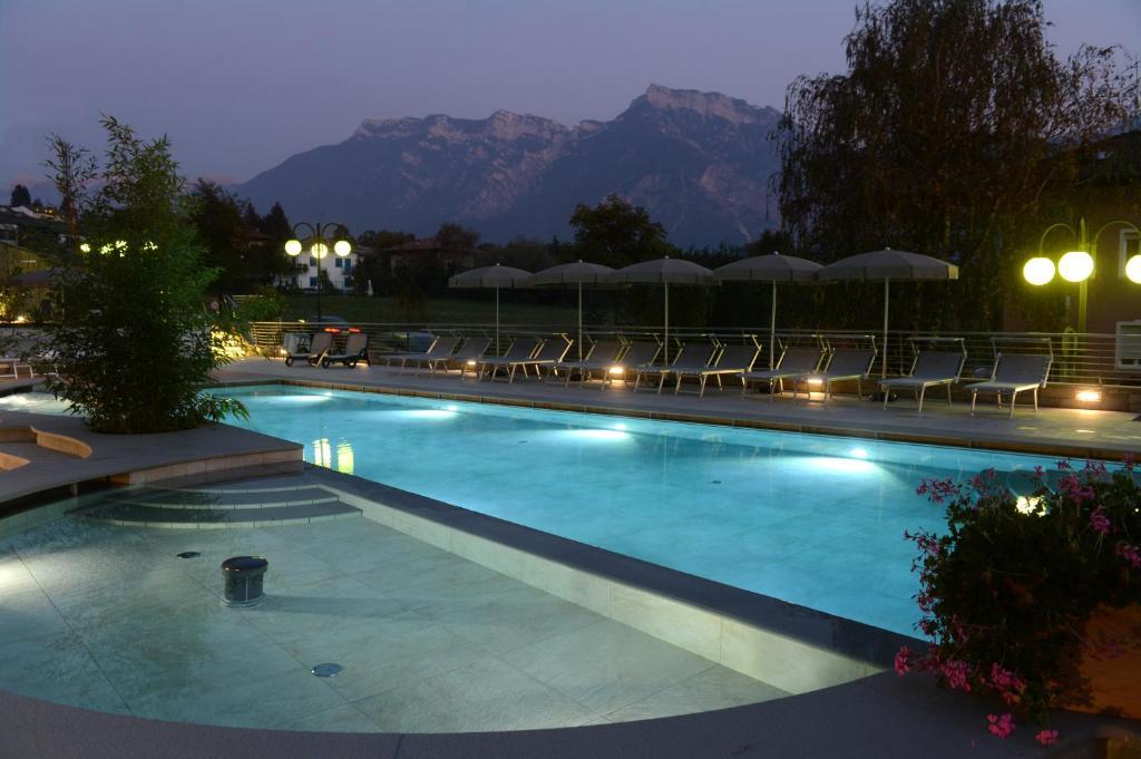 Hotel Ambassador Levico Terme Exterior photo